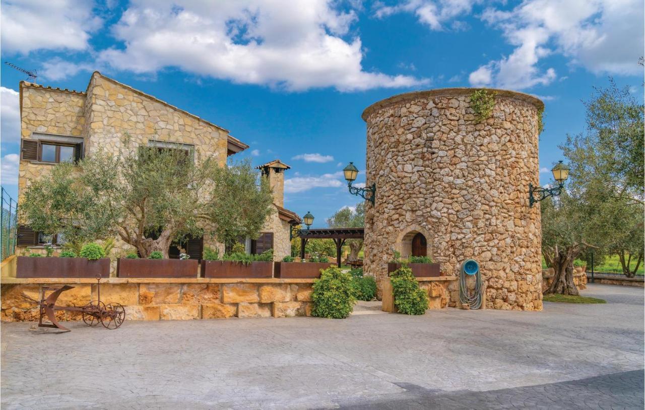 4 Bedroom Lovely In Muro Hébergement de vacances