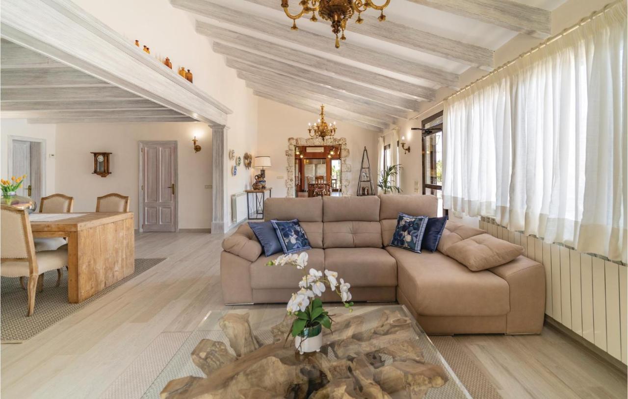 4 Bedroom Lovely In Muro San Lorenzo (Mallorca)