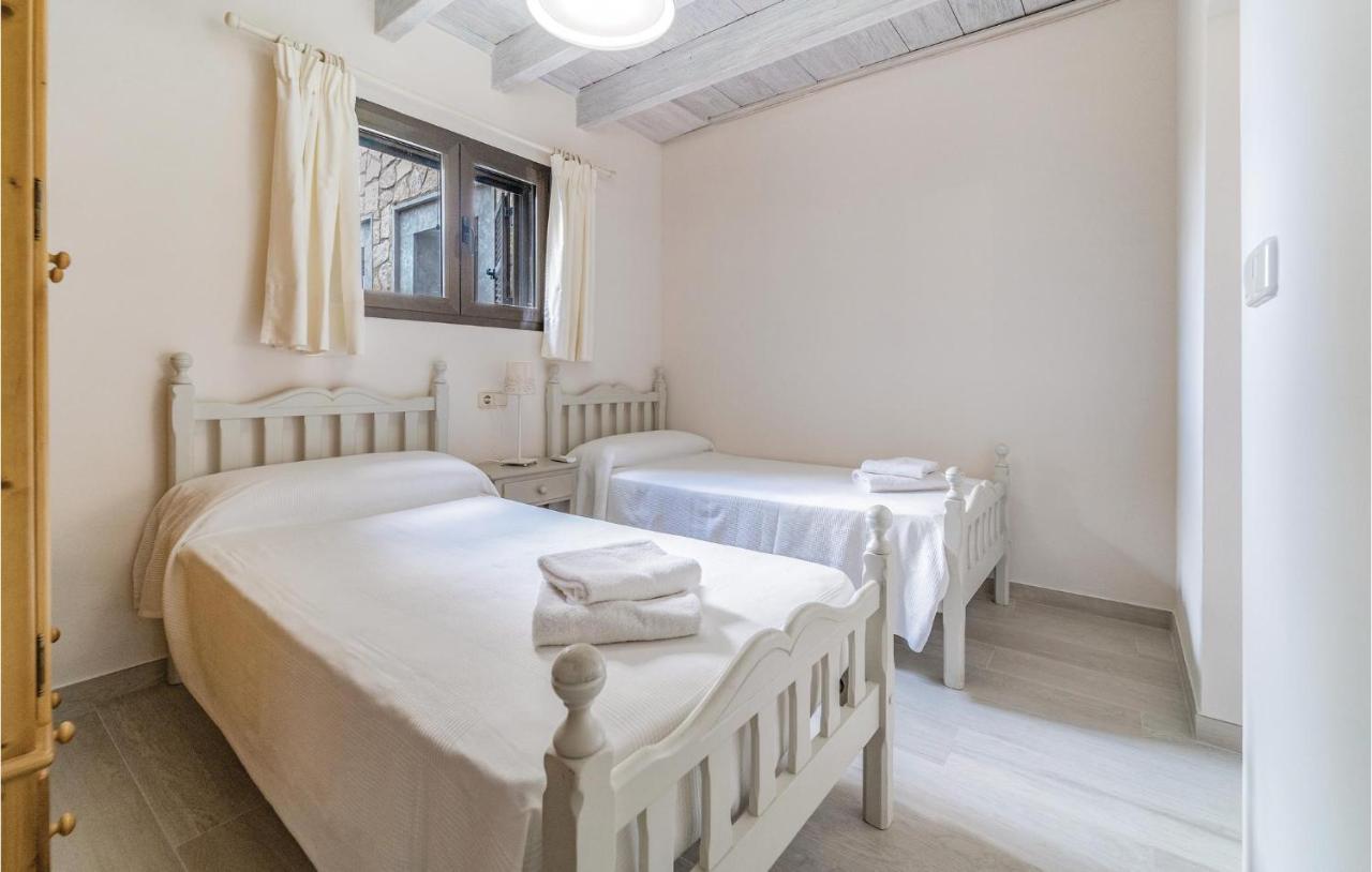 4 Bedroom Lovely In Muro Holiday home *